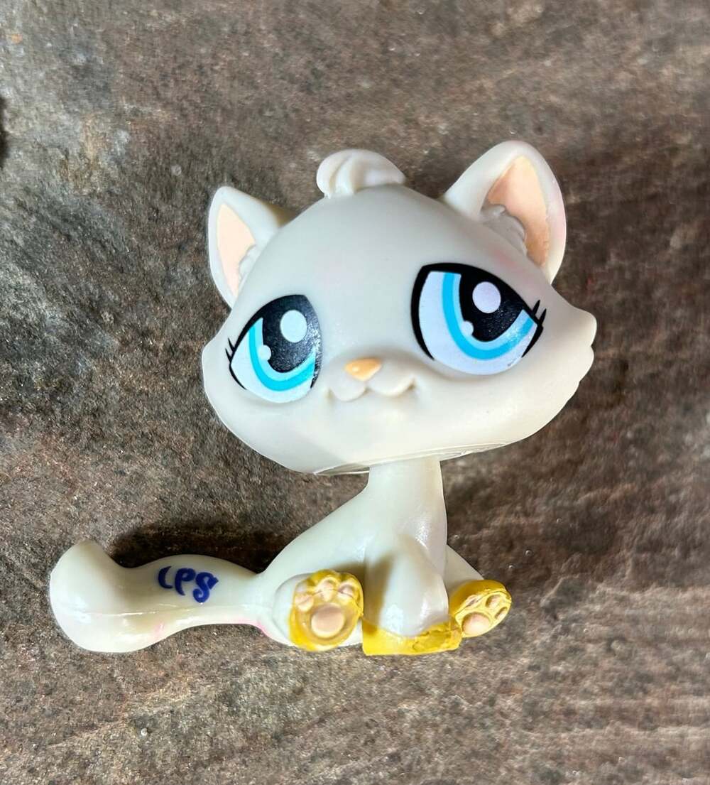 LPS Authentic Littlest Pet Shop 2006 Pearl white blue eyed tabby cat c-031
